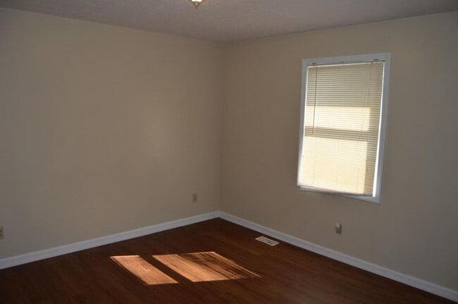 Building Photo - 3113 Rockaway Dr