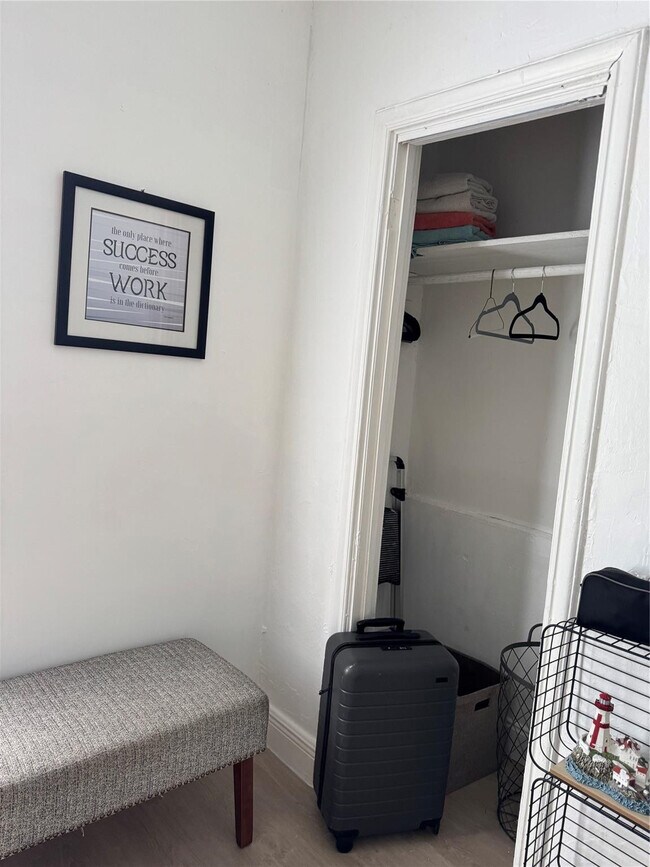 Building Photo - 1011 Sharar Ave