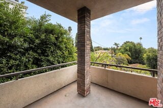 Building Photo - 1880 Veteran Ave