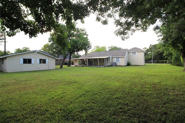 Building Photo - 7140 Dillon St