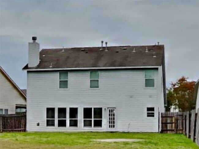 Building Photo - 2013 Briar Grove Dr