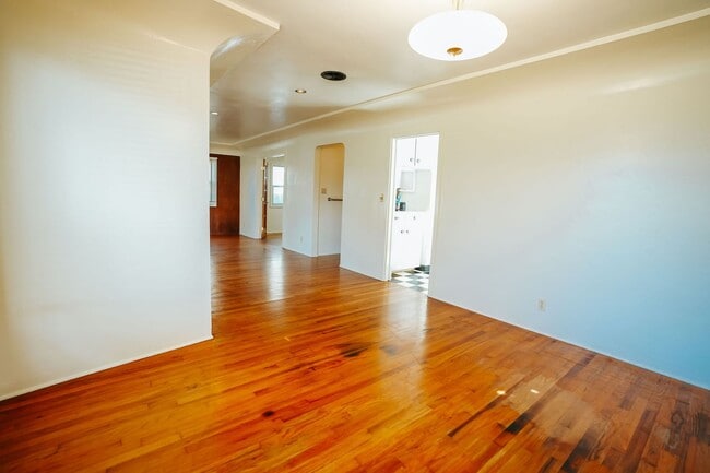 Building Photo - 1911 H St