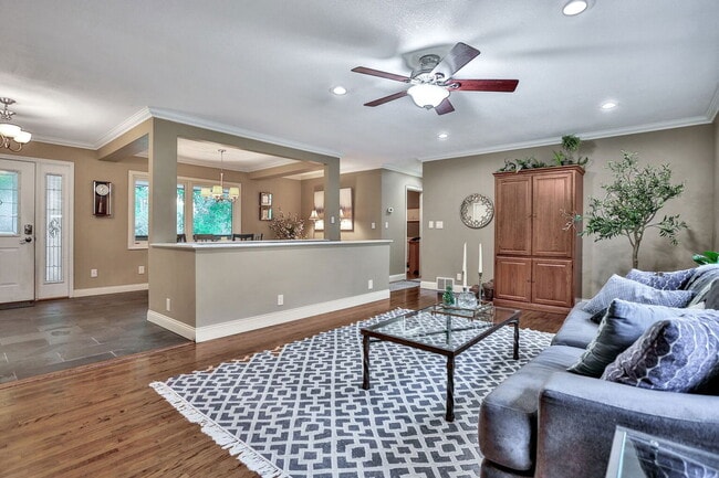 Building Photo - 16624 Elm Dr