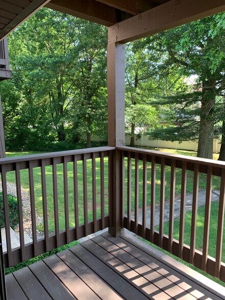 Building Photo - 18 Surrey Dr