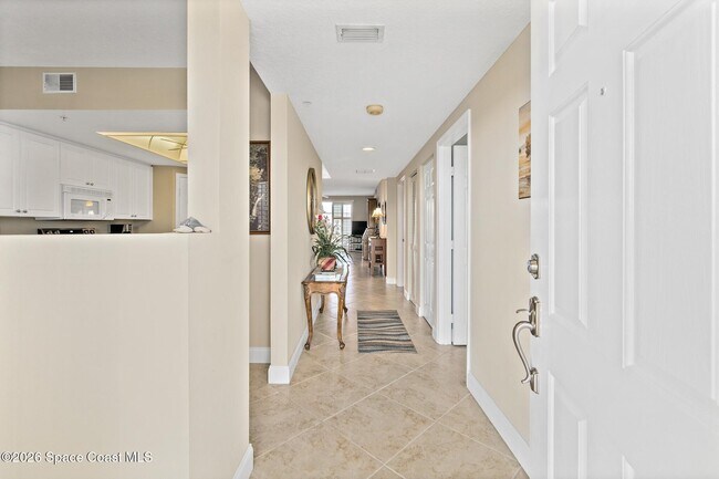 Building Photo - 601 Shorewood Dr