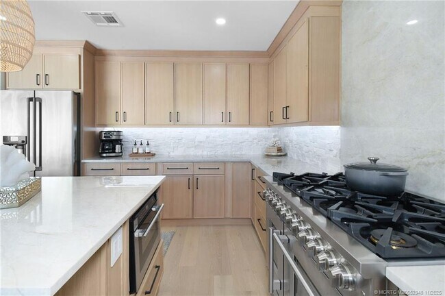 Building Photo - 1425 SW Egret Way