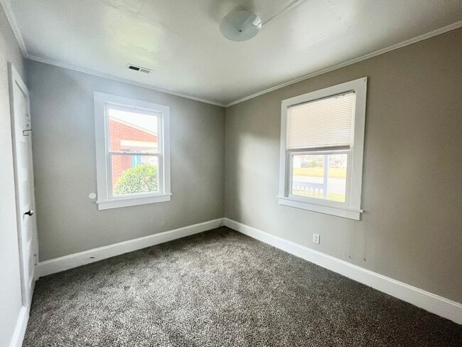 Primary Photo - 803 W Elizabeth St