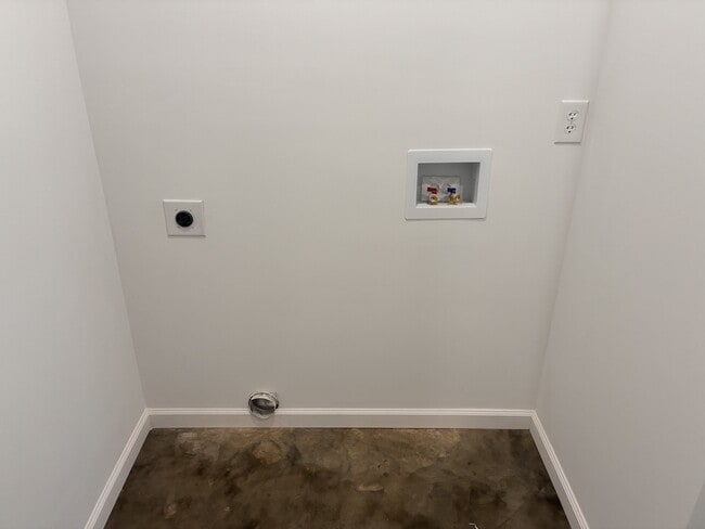 Building Photo - 408 Elm St