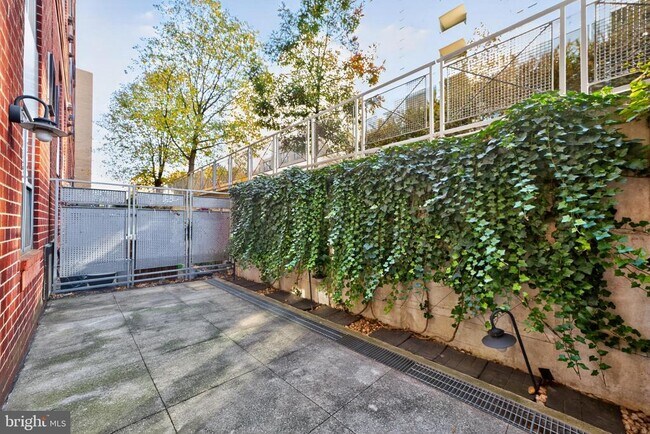 Building Photo - 1300 N St NW