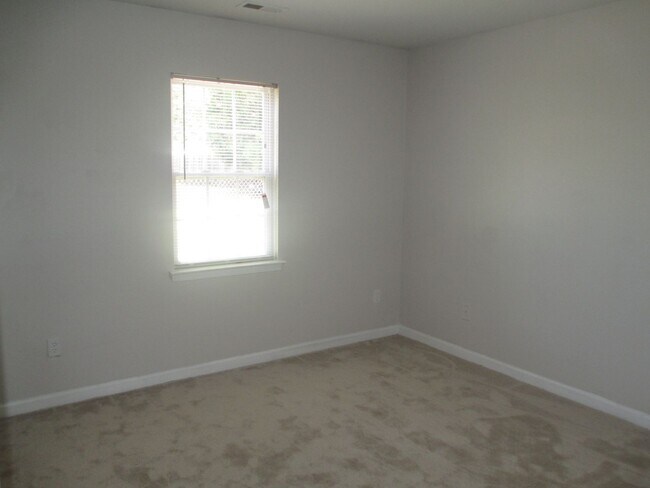 Building Photo - Ranch home minutes from uptown Charlotte