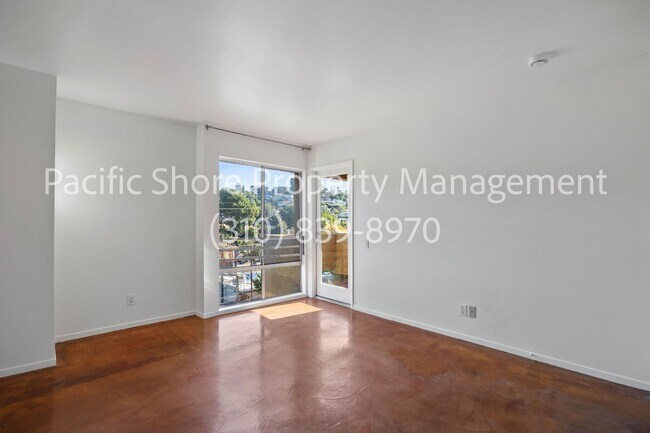 Building Photo - 2339 Hyperion Ave