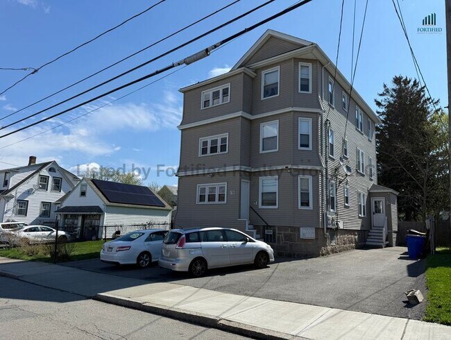 Building Photo - 170 King St