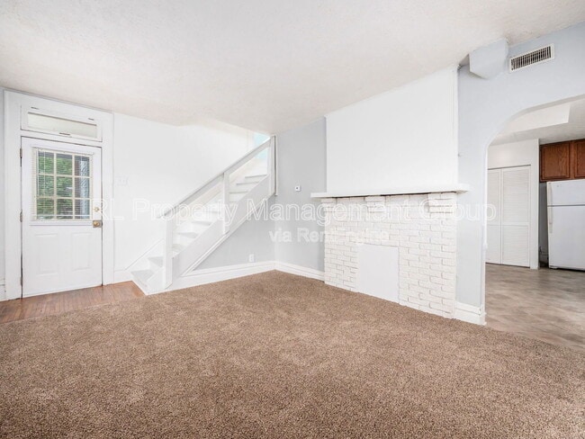Building Photo - 2278 Indianola Ave