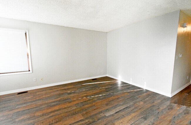 Building Photo - 30 Bayberry Ln