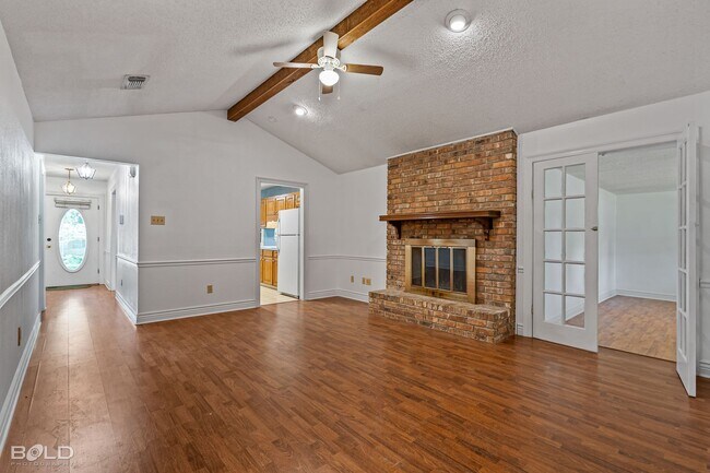 Building Photo - 3 BEDROOM IN SOUTHERN HILLS