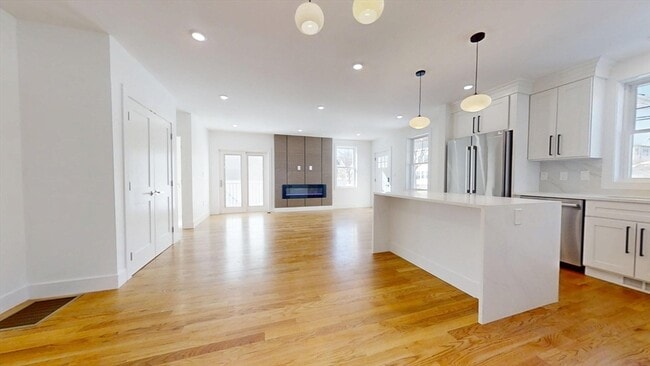 Building Photo - 73A Trowbridge St