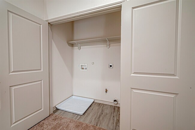 Building Photo - 5530 Hirondel St