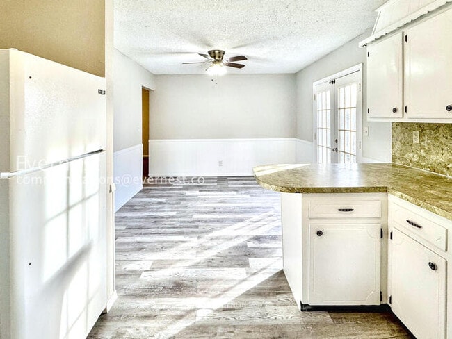 Building Photo - 1756 S Pine Ave