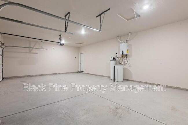 Building Photo - 15307 Cloud Crst Ave