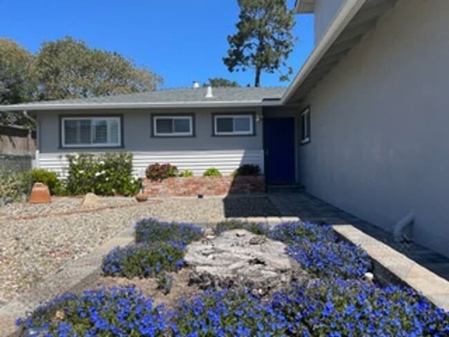 Building Photo - Great Four Bedroom, Three Bathroom House in Monterey