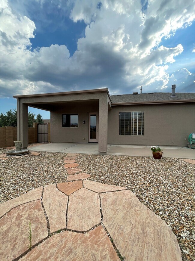 Building Photo - 5649 N Bentley Ct
