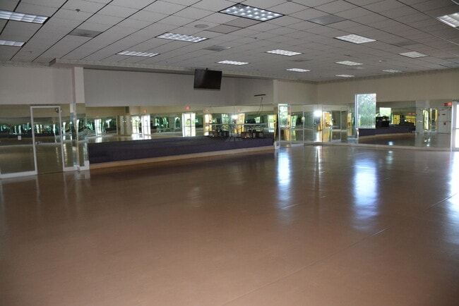 Building Photo - 112 Salisbury E