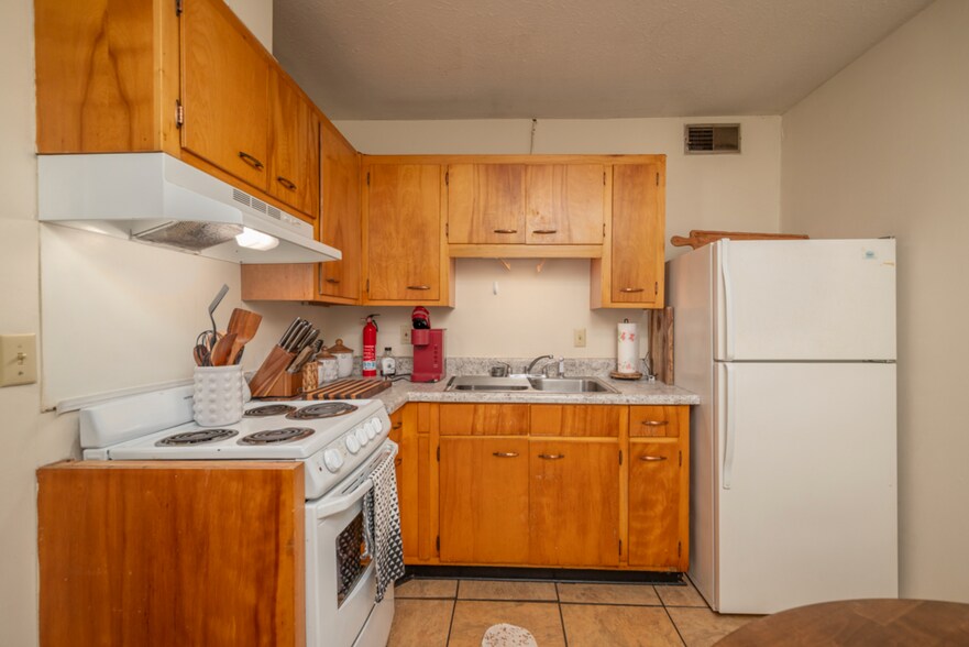 Building Photo - 300 Green St