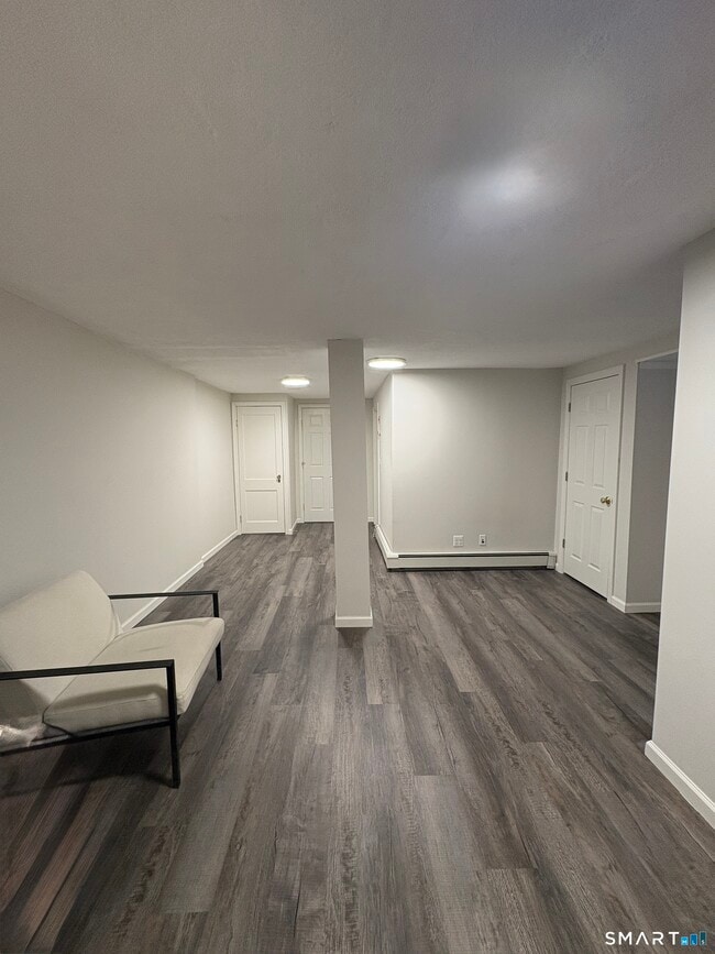 Building Photo - 124 Pemberwick Rd