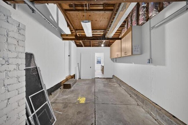Building Photo - 333 Madrone St