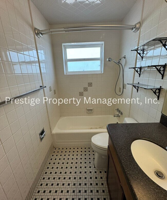 Building Photo - This 4/2 East Side Charmer Wont Last Long!