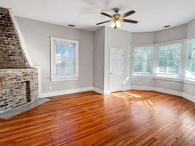 Building Photo - 1012 E Park Ave