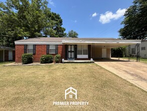 Building Photo - 3BR/1.5BA Memphis Rental with Tile Flooring, Brick Fireplace & Fenced Yard