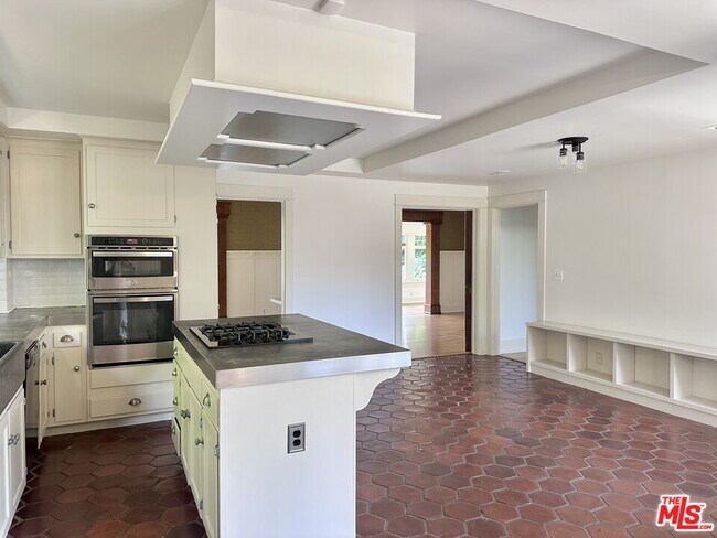Building Photo - 2216 Meade Pl