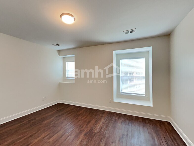 Building Photo - 15541 Normans Landing Dr