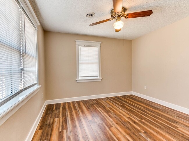 Building Photo - Beautiful 3 bed 2.5 bath home in the Country