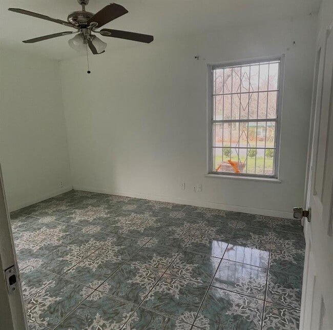 Building Photo - 11911 Pollyanna Ave