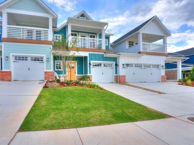 Building Photo - Luxury, Zero Maintenance Living in Edmond!