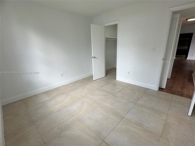 Building Photo - 492 NW 165th St