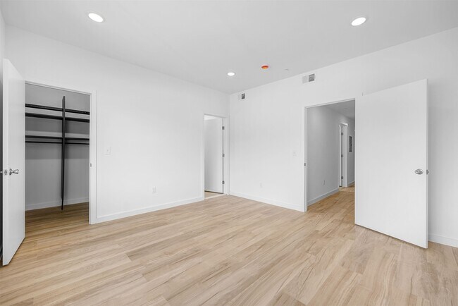 Building Photo - 411 11th St