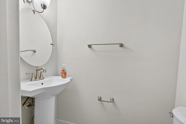 Building Photo - 1532 Potomac Heights Dr