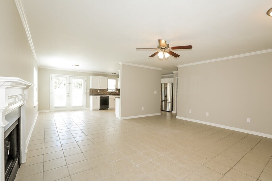 Building Photo - 505 Walnut Woods Dr