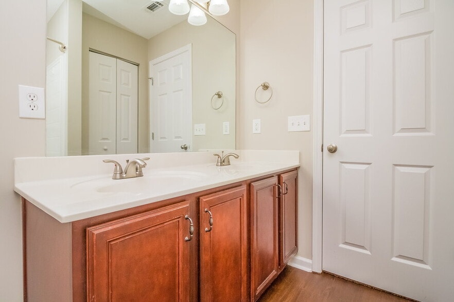 Building Photo - 640 Elderberry Way