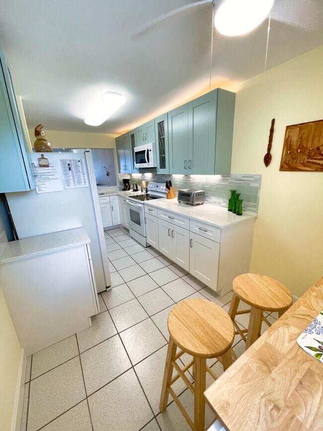 Building Photo - 10044 S Ocean Dr