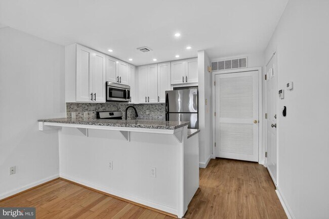 Building Photo - 704 N 18th St