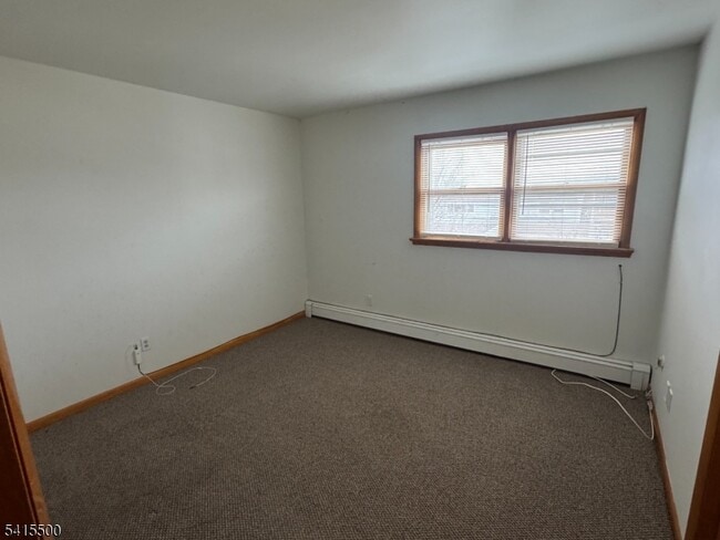 Building Photo - 83 Maple Ave