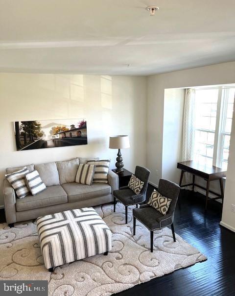 Building Photo - 5365 S Center Dr