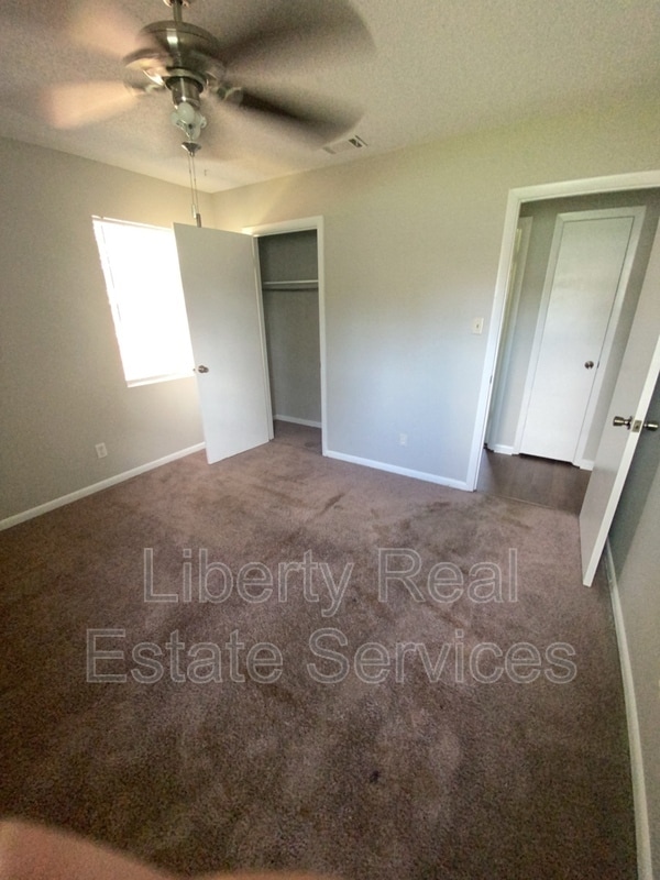Building Photo - 228 Pointe S Dr
