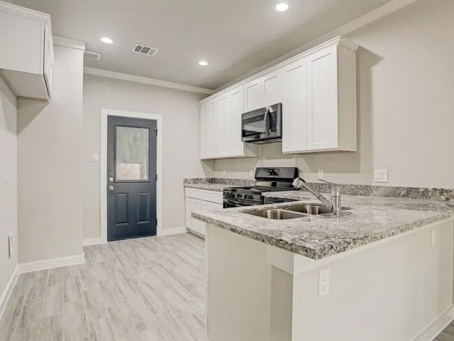 Building Photo - 4425 Clover St