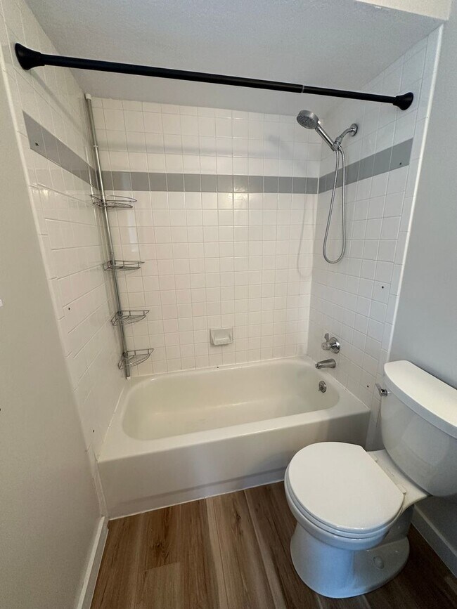 Building Photo - GET $500 OFF THE FIRST MONTHS RENT!!!