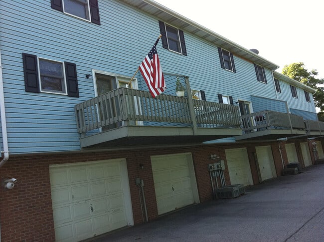 Building Photo - 148 Ivan Ln